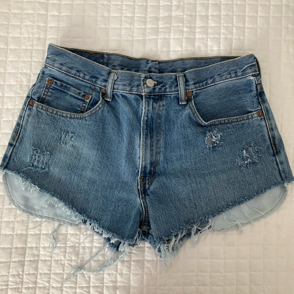 Levi’s 550 Cut-Off Distressed Shorts